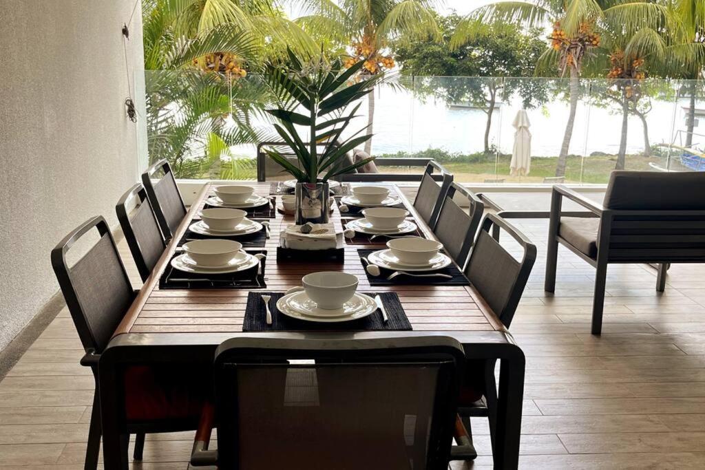 Latitude Luxury Seafront Suite Rivière Noire エクステリア 写真